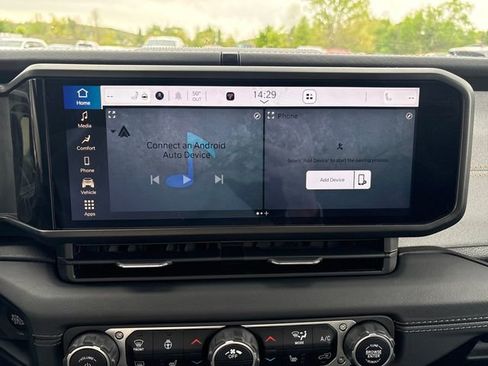 Used 2024 Jeep Wrangler Unlimited Sahara AWD/4WD image 13