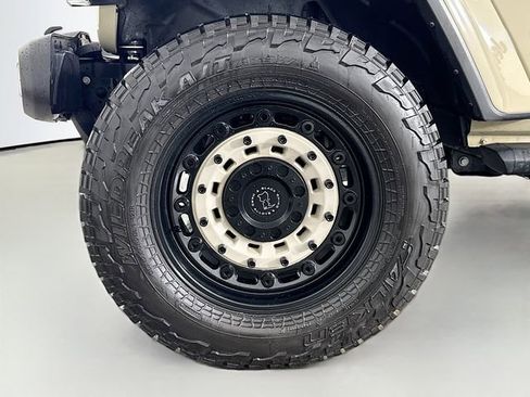 Used 2022 Jeep Gladiator Overland w/ Popular Equipment Package image 34