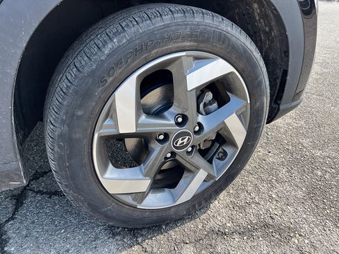 Used 2022 Hyundai Venue SEL image 8