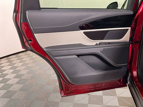 Used 2025 Lincoln Nautilus Premier image 26