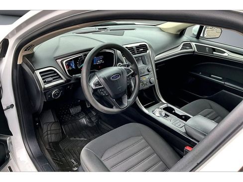 Used 2018 Ford Fusion SE image 14