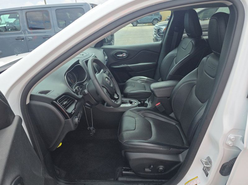 Used 2023 Jeep Cherokee Altitude Lux AWD/4WD image 5