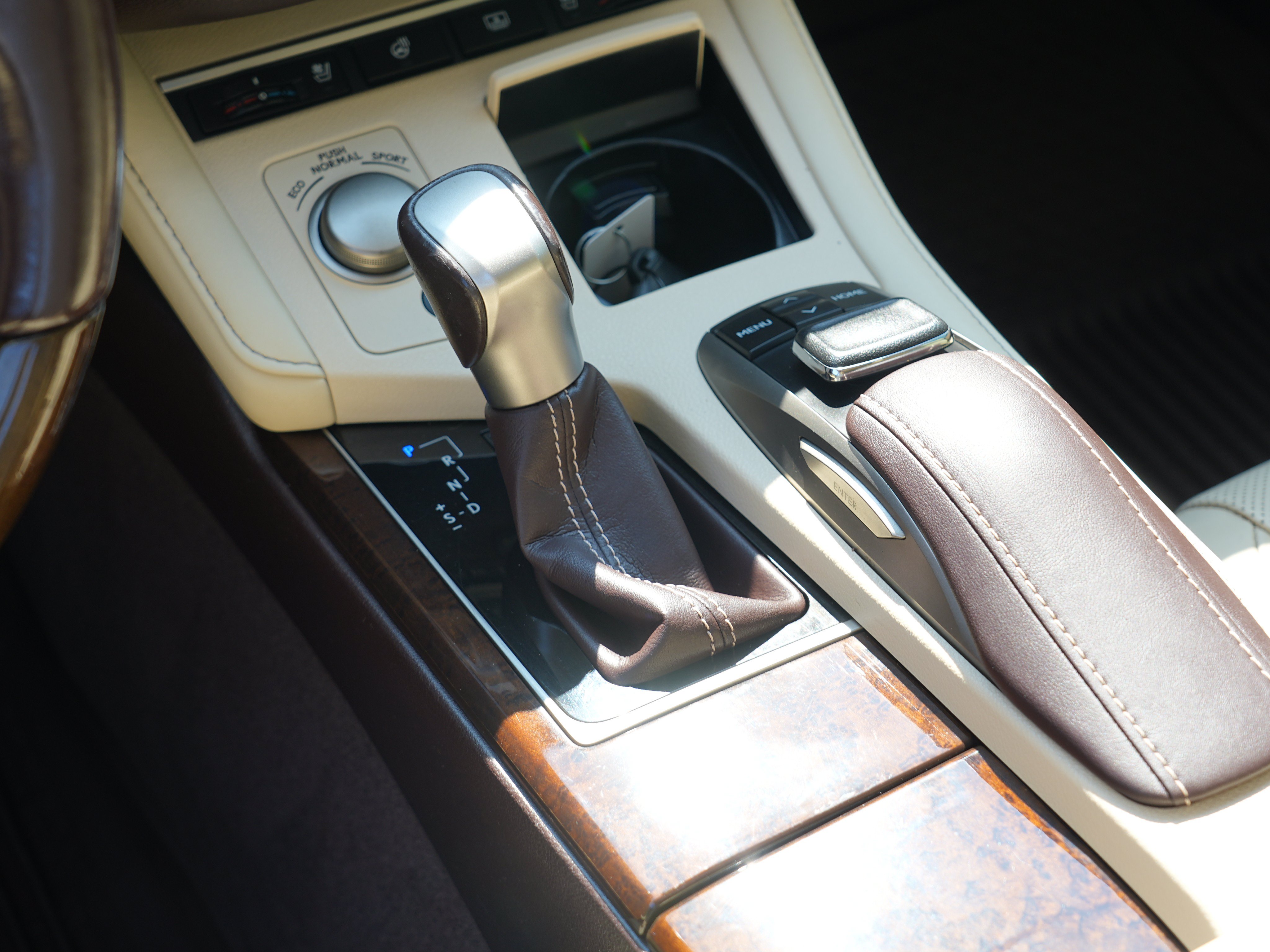 Used 2016 Lexus ES 350 w/ Luxury Package w/Wood Trim FWD image 29