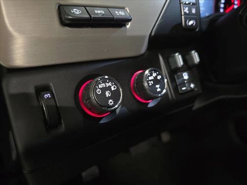 Used 2015 GMC Yukon XL Denali w/ Premium Package AWD/4WD image 28