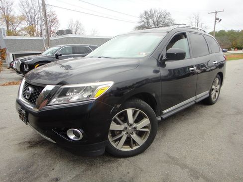 Used 2013 Nissan Pathfinder Platinum image 1