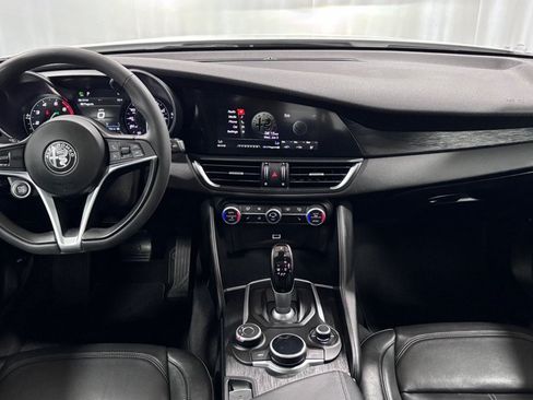 Used 2019 Alfa Romeo Giulia AWD image 10
