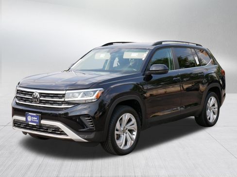 Certified 2023 Volkswagen Atlas SE w/ Panoramic Sunroof Package AWD/4WD image 3