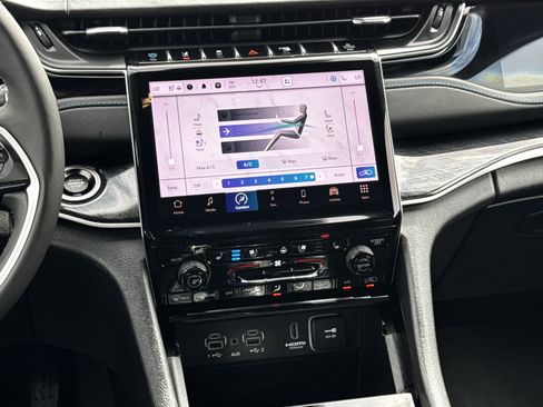 Used 2022 Jeep Grand Cherokee Trailhawk image 17