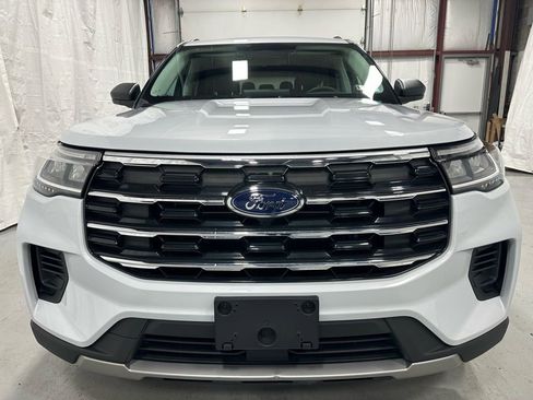 Used 2025 Ford Explorer Active image 2