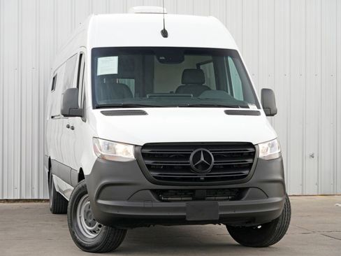 Used 2021 Mercedes-Benz Sprinter 2500 w/ Premium Plus Package image 4
