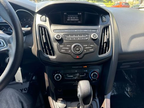 Used 2018 Ford Focus SE image 20