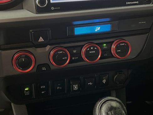 Used 2022 Toyota Tacoma TRD Sport w/ Technology Package image 26