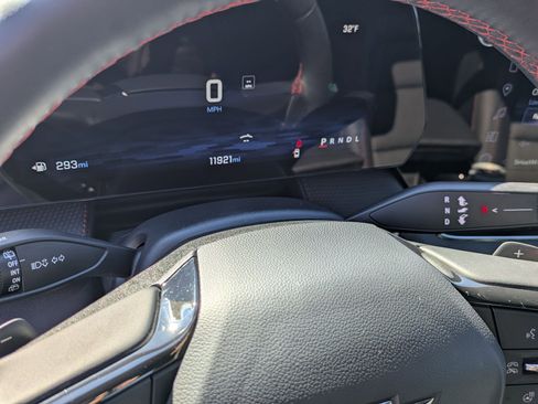 Used 2025 Chevrolet Equinox RS w/ Convenience Package III image 18