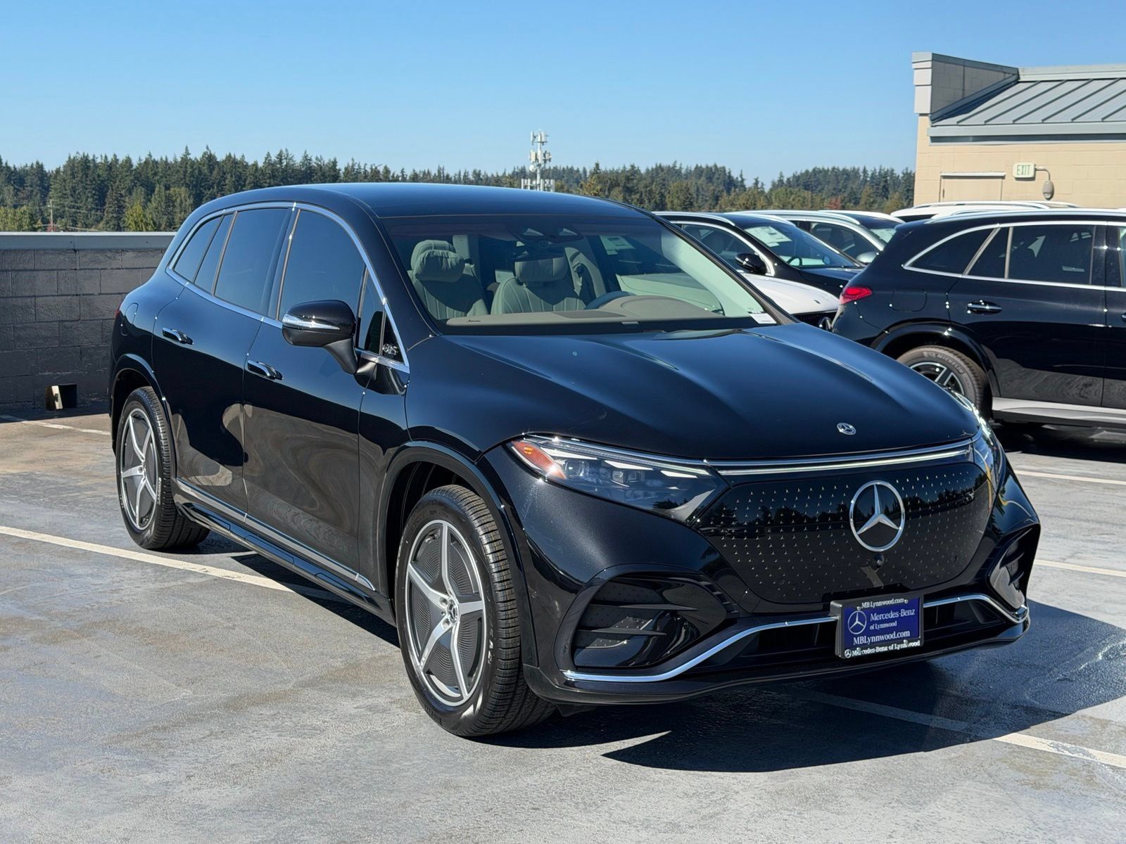 Used 2023 Mercedes-Benz EQS 580 4MATIC SUV image 3