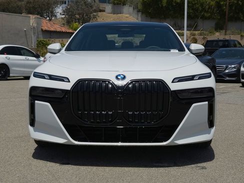 New 2026 BMW i7 eDrive50 w/ M Sport Package RWD image 3