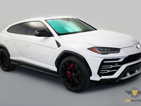 Used 2019 Lamborghini Urus image 2