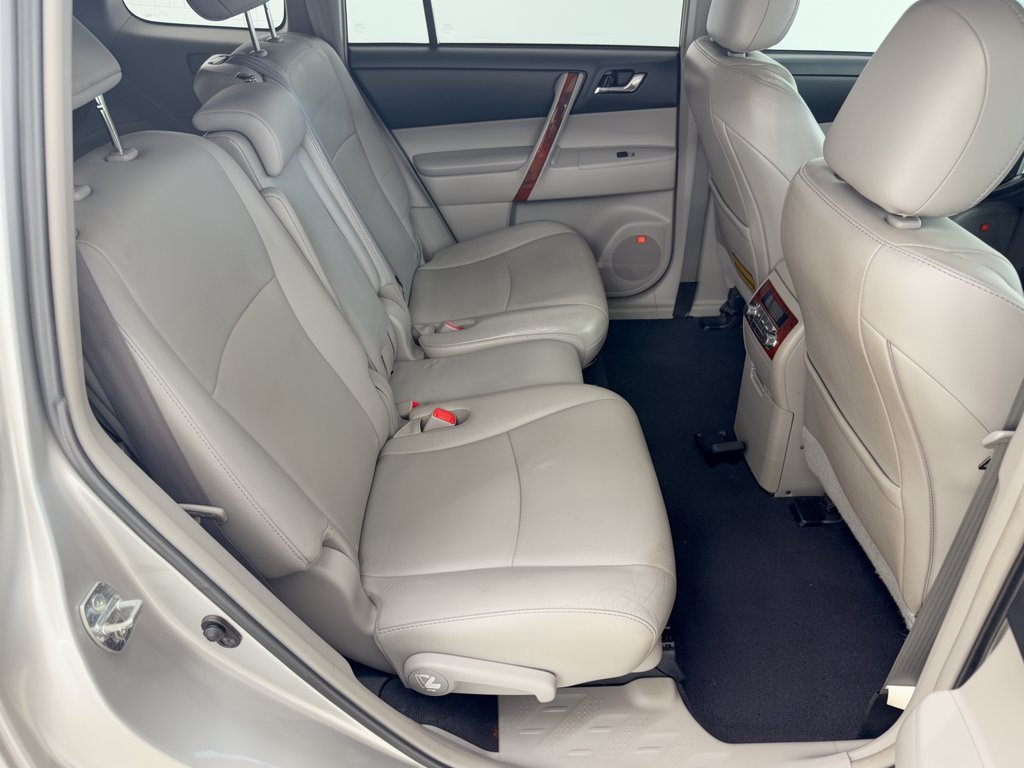 Used 2011 Toyota Highlander Limited w/ Tow Pkg FWD image 29