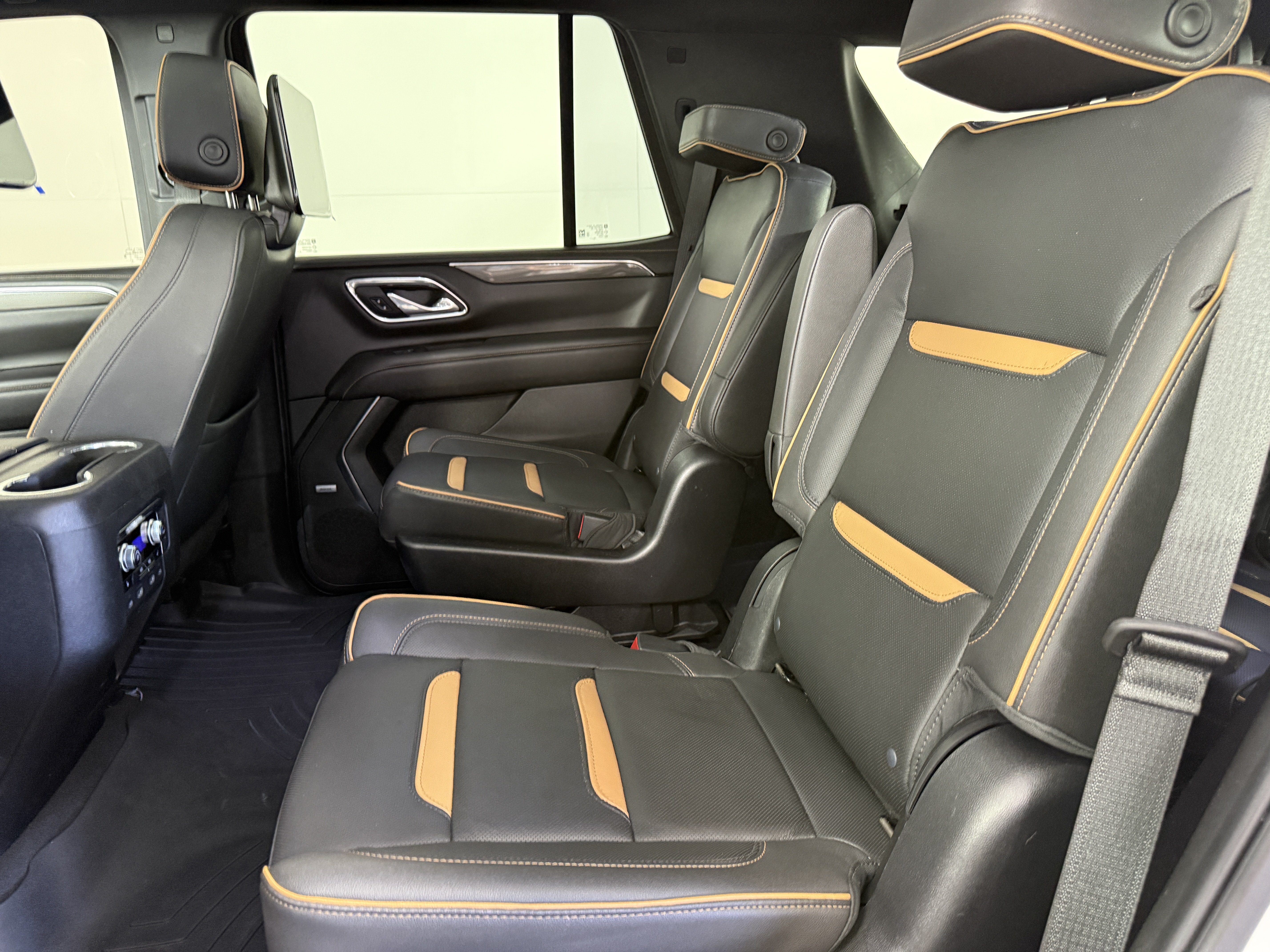 Used 2023 GMC Yukon AT4 w/ AT4 Premium Package AWD/4WD image 14