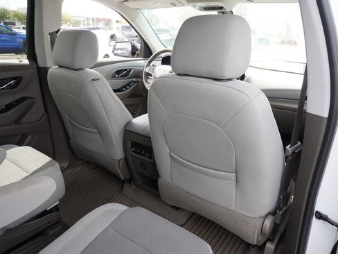 Used 2019 Chevrolet Traverse LT FWD image 11