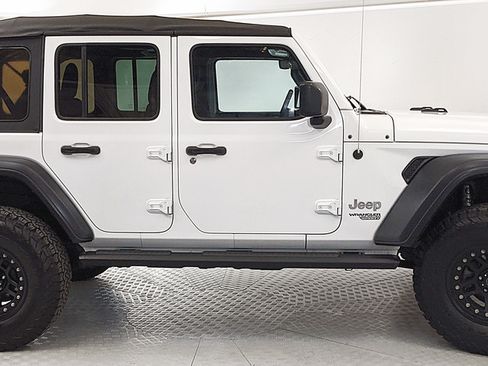 Used 2018 Jeep Wrangler Unlimited Sport S AWD/4WD image 2