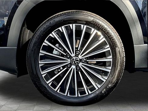 New 2026 Volkswagen Taos SE image 31