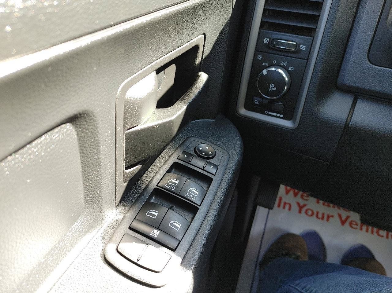 Used 2016 RAM 1500 Express AWD/4WD image 11