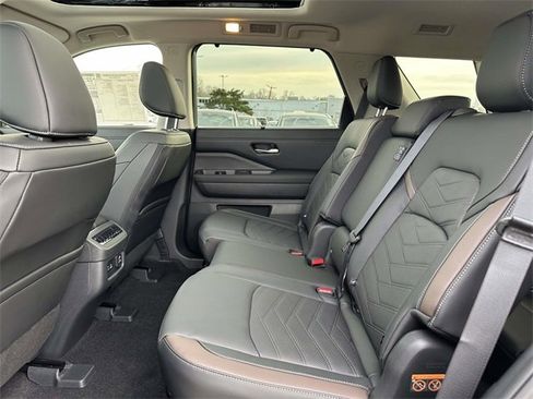 New 2025 Nissan Pathfinder Platinum w/ Cargo Package image 13
