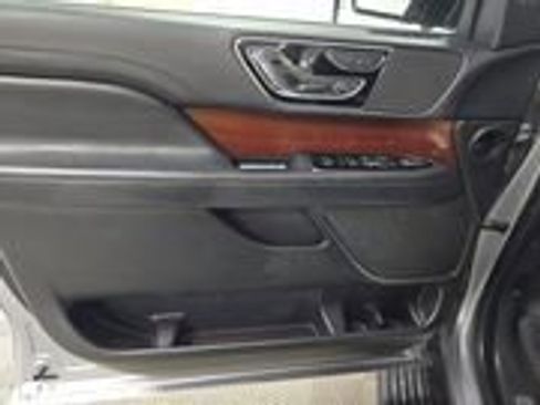 Used 2023 Lincoln Navigator Reserve image 3