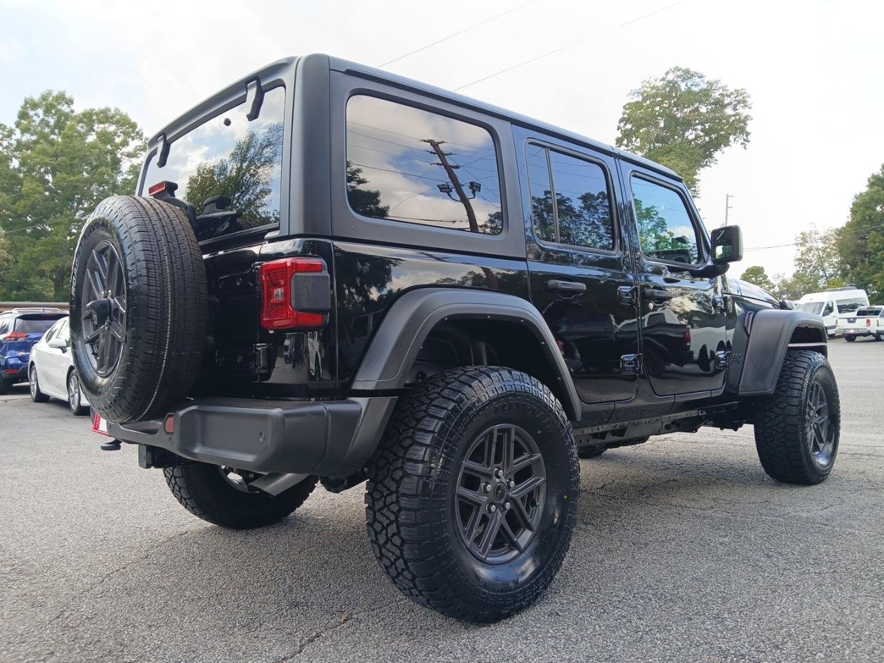 Used 2024 Jeep Wrangler Unlimited Sport AWD/4WD image 6