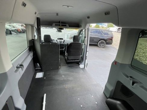 Used 2018 Ford Transit 150 XLT image 10