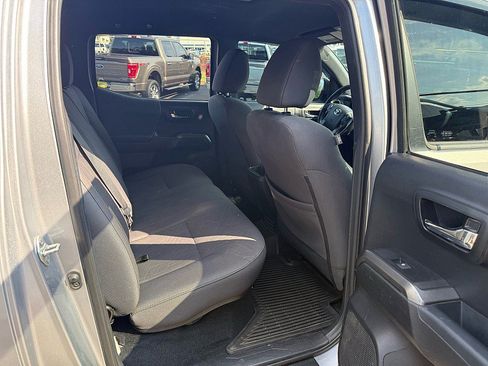 Used 2018 Toyota Tacoma TRD Off-Road AWD/4WD image 14