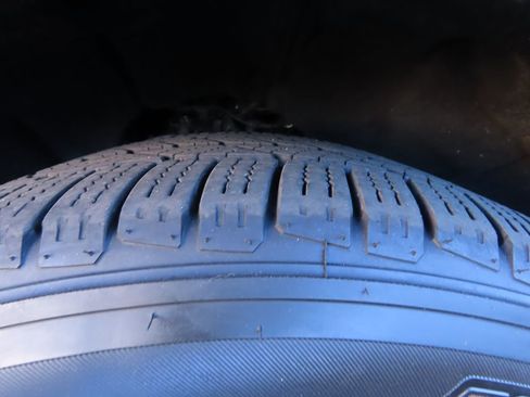 Used 2021 Cadillac Escalade ESV Sport w/ Driver Assist Tech Package image 17