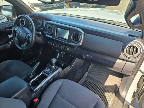 Used 2019 Toyota Tacoma TRD Off-Road AWD/4WD image 11