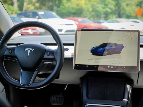 Used 2023 Tesla Model 3 Standard Range RWD image 10