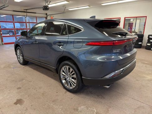 Used 2021 Toyota Venza Limited image 24