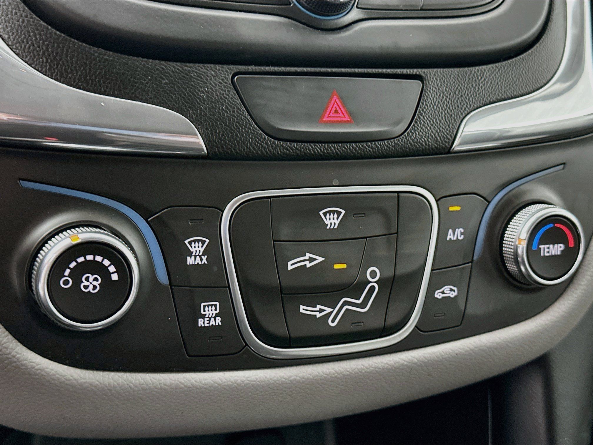 Used 2018 Chevrolet Equinox LS FWD image 22