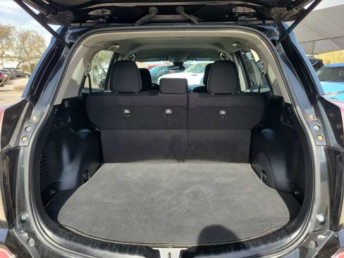 Used 2018 Toyota RAV4 LE image 19