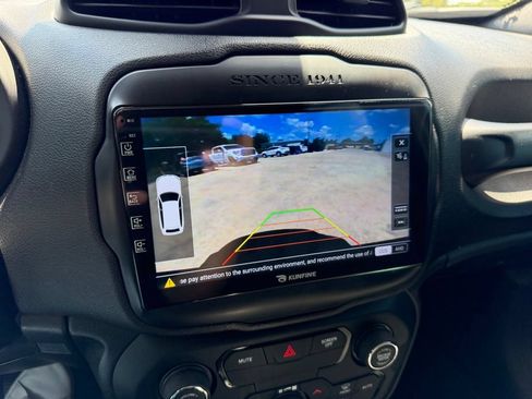Used 2018 Jeep Renegade Altitude FWD image 10