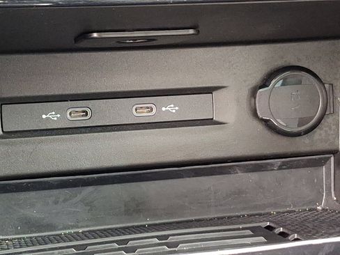 Used 2025 Volkswagen Taos SE image 24