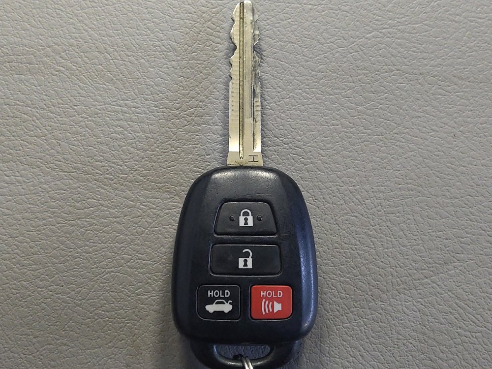 Used 2015 Toyota Camry XLE FWD image 32