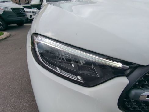 Used 2025 Mercedes-Benz GLC 350e 4MATIC image 21