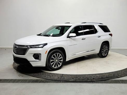 Used 2023 Chevrolet Traverse Premier image 3