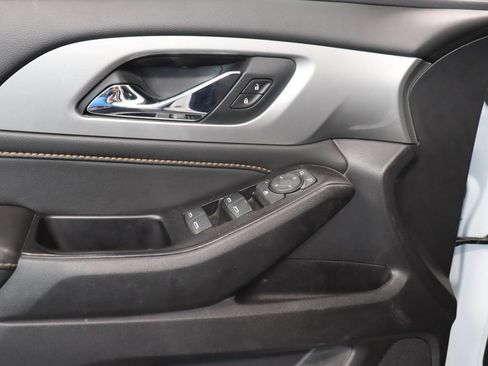 Used 2020 Chevrolet Traverse LS FWD image 14