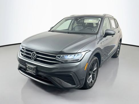 Used 2023 Volkswagen Tiguan SE AWD/4WD image 3
