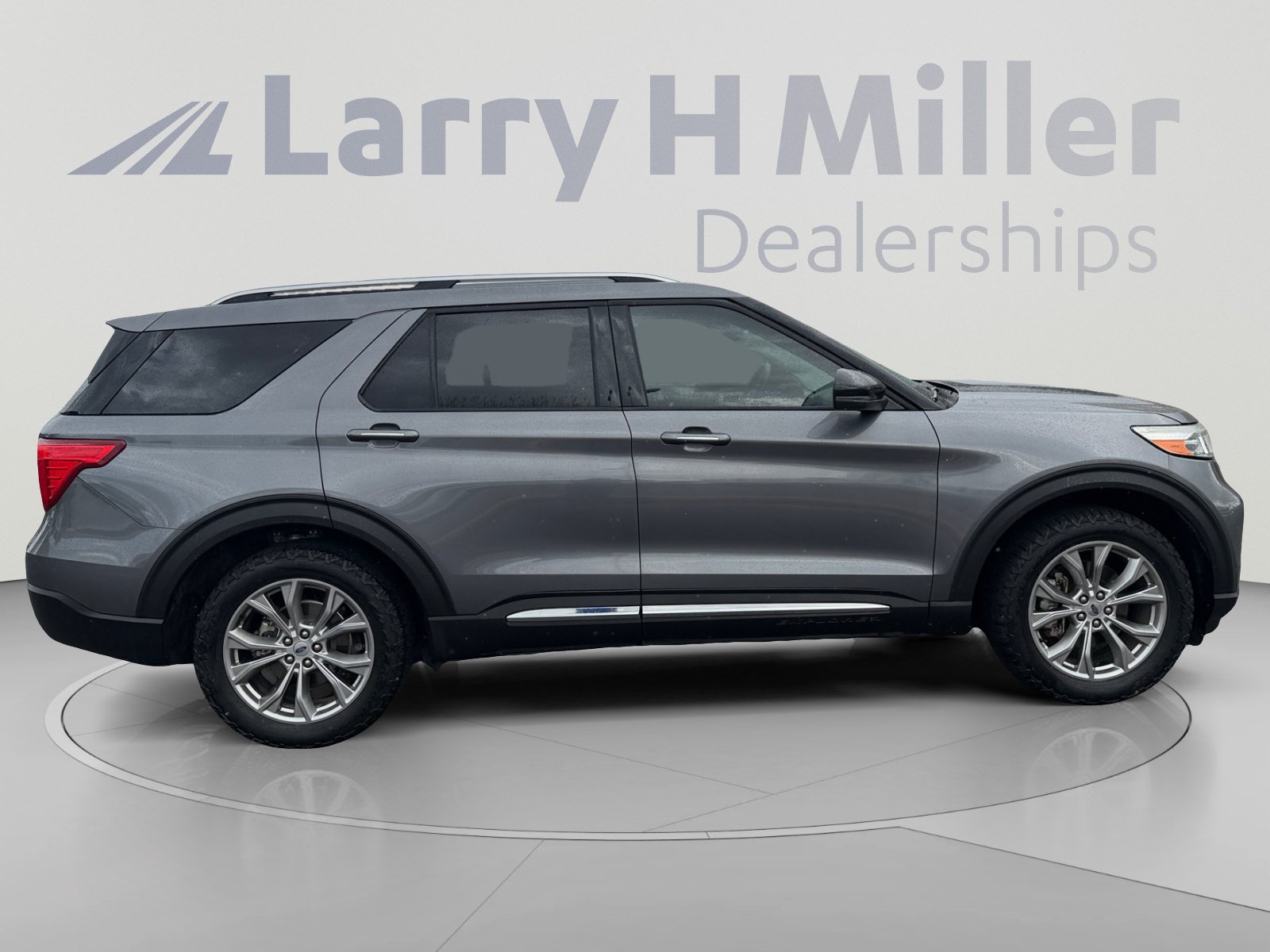 Used 2021 Ford Explorer Limited w/ Equipment Group 301A AWD/4WD image 6