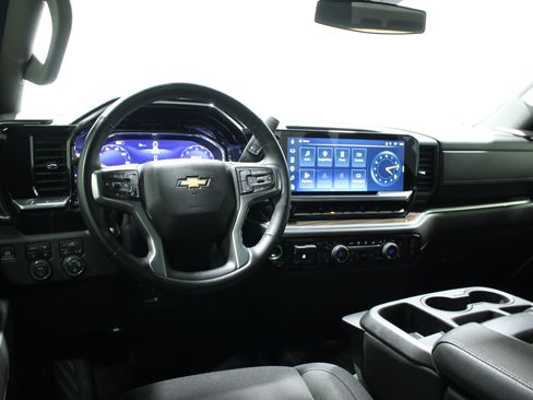Used 2025 Chevrolet Silverado 1500 LT AWD/4WD image 2