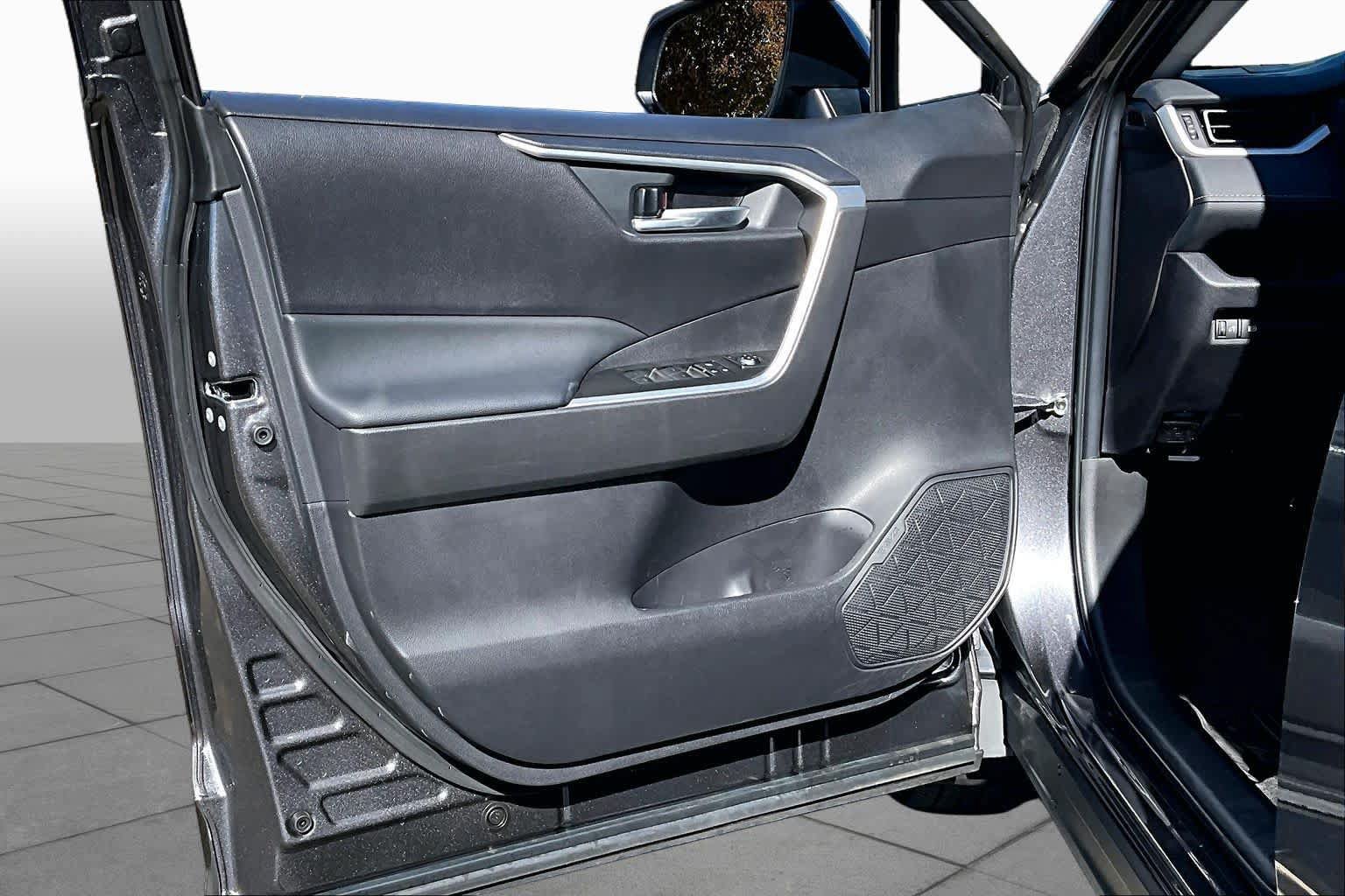 Certified 2025 Toyota RAV4 XLE w/ Convenience Package FWD image 21