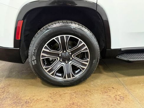 Used 2024 Jeep Wagoneer Series II image 93