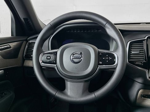 Used 2024 Volvo XC90 B6 Ultimate w/ Protection Package Premier image 18