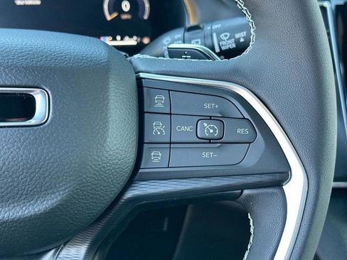 New 2025 Jeep Grand Cherokee Laredo X w/ Luxury Tech Group I RWD image 28